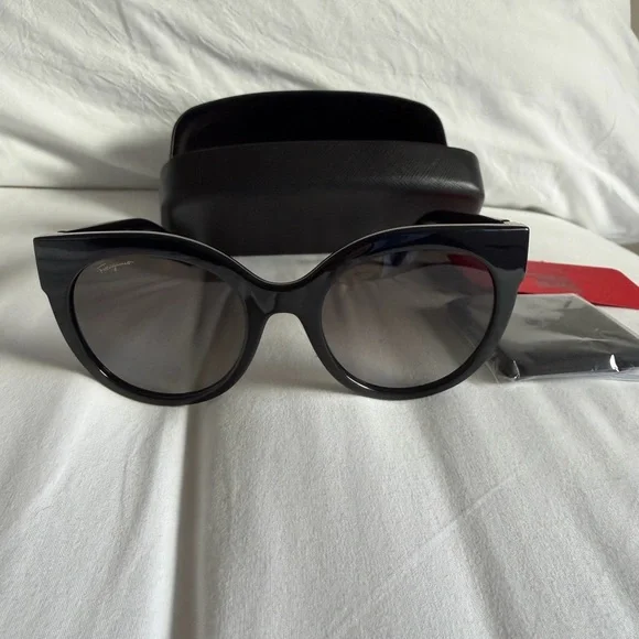 Brand New Salvatore Ferragamo Sunglasses - Picture 3 of 8